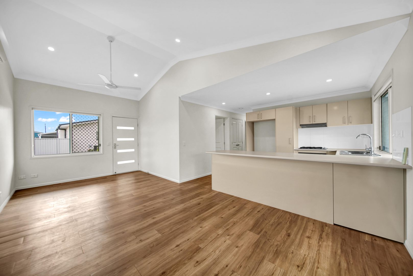 Only 6 years old - Relax in comfort in a Over 50's Gated Lifestyle Complex