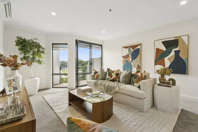 Stunning 2-bedroom apartment with balcony views