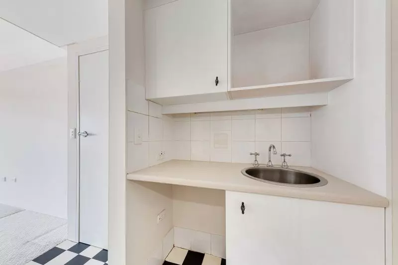 Studio apartment with a sheltered balcony and great open-air feel