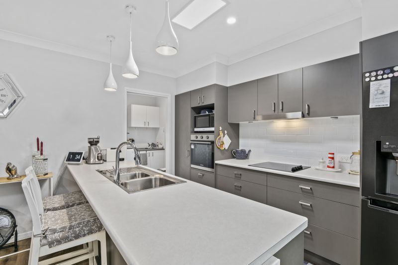 3 Bedroom Home with Stunning Sunroom