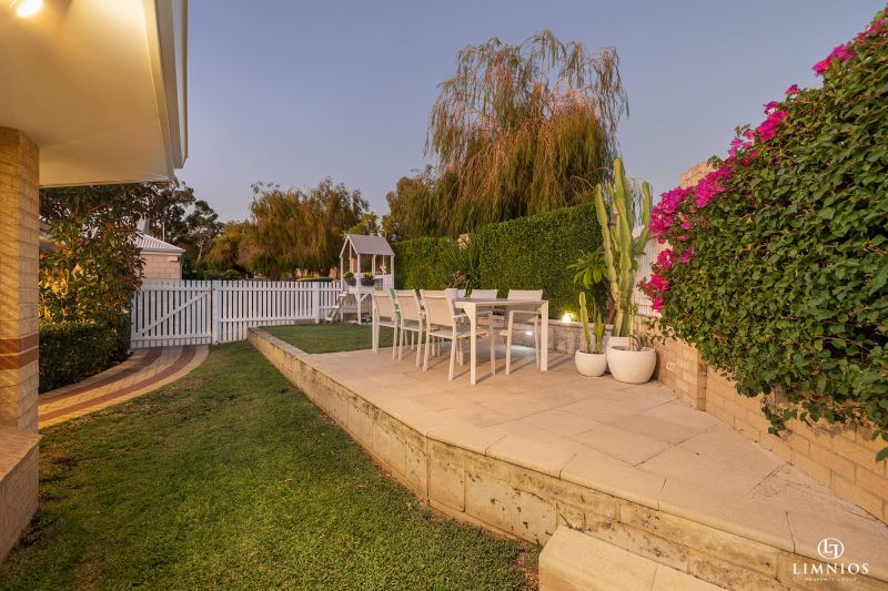 Standalone street front villa