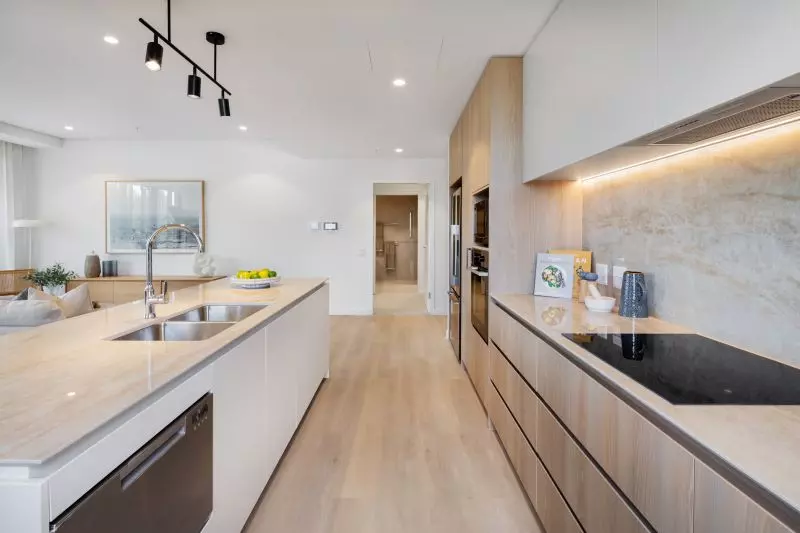 Spacious 2-bedroom apartment with private balcony & study nook