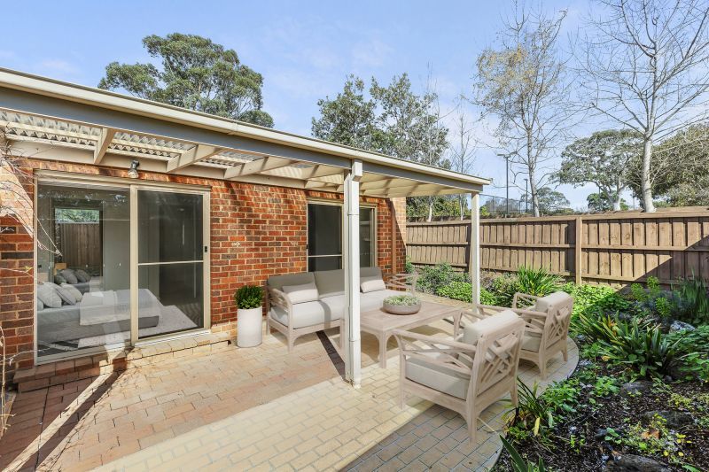 Spacious master bedroom with additional sunny retreat!