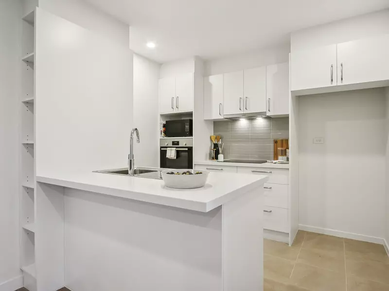 Brighton Bayside Apartment - Fully Refurbished