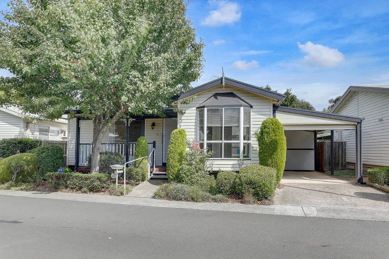 Pet friendly home in welcoming over 55s community