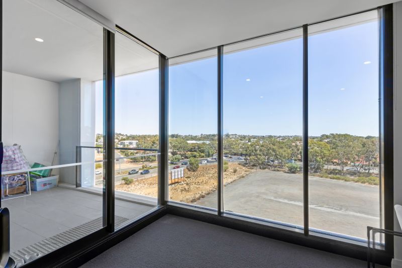 Contemporary and Stylish Living, Central Location!