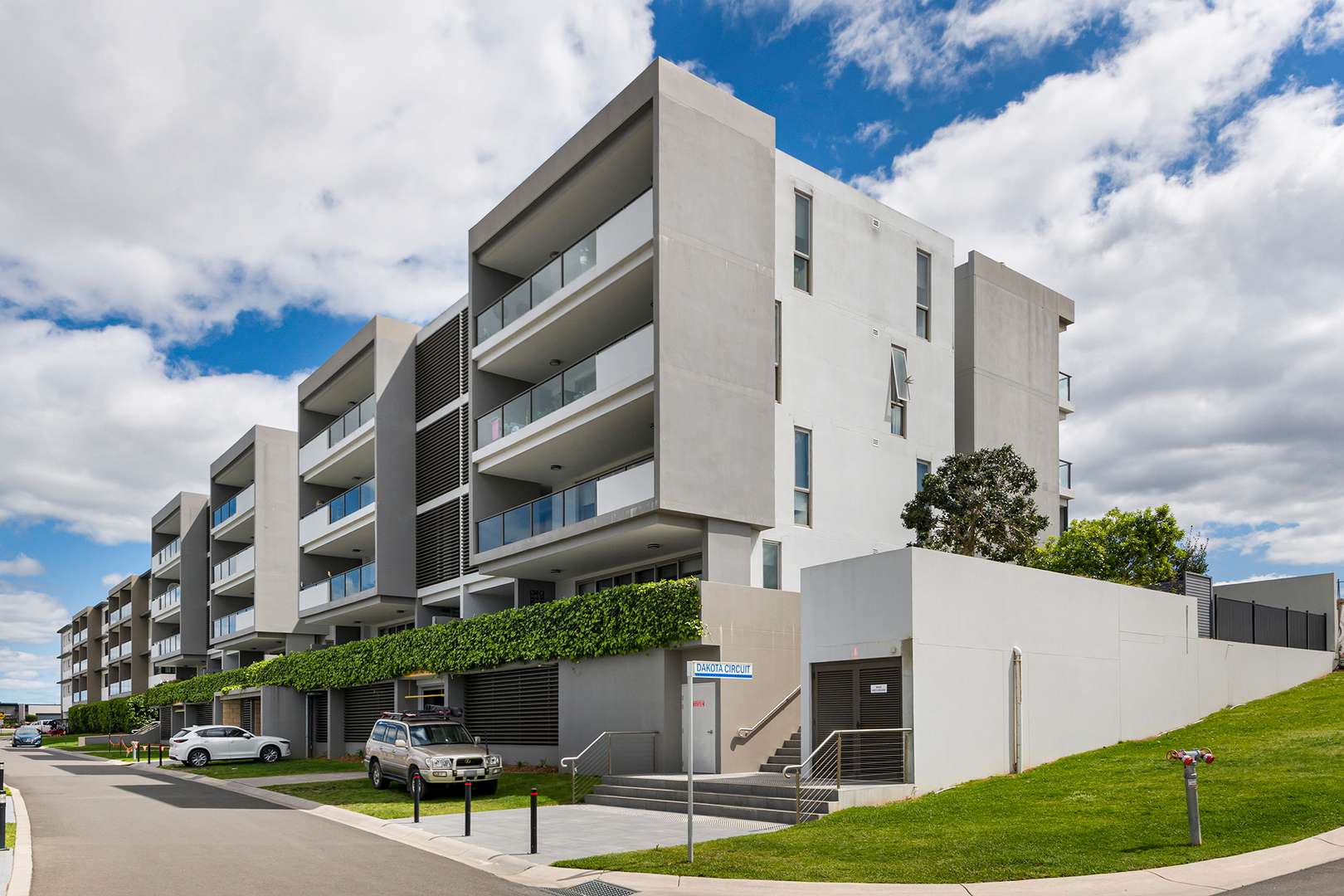  Elevated living with panoramic views