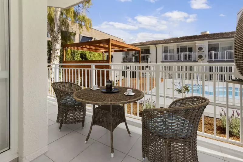 Newly renovated one bedroom serviced apartment with separate bedroom and ensuite plus kitchenette and terrace next to the pool area.