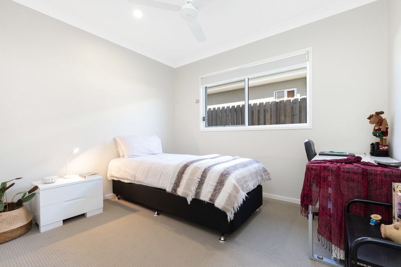 Enjoy nature, birds, gardens and peace and quiet in this immaculate lowset home