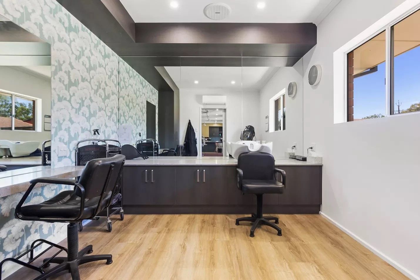 Resthaven Queenstown ‘Westport’ Retirement Living offers 62 two bedroom units within meticulously maintained gardens and lush rose bushes just 10 kilometres from Adelaide's CBD