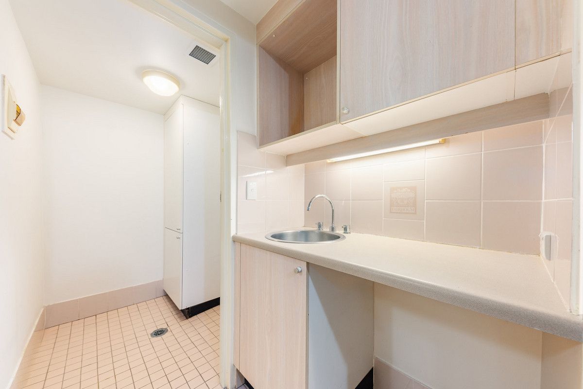 WONDERFUL NORTH FACING GROUND FLOOR—RARE FIND
