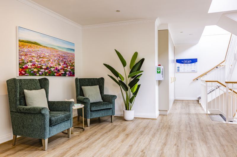 Spacious, ground-level apartment with services