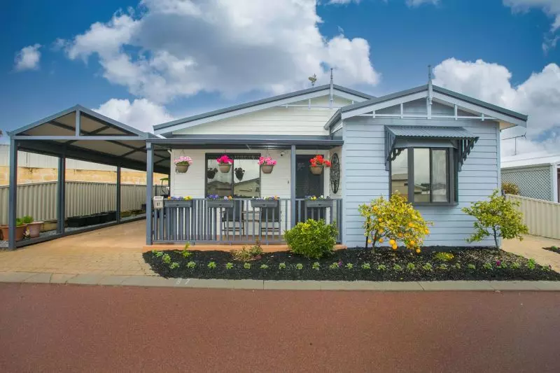 Beautifully Presented Smart Home plus Golf Buggy