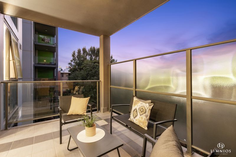 Resort Lifestyle On The City Fringe!