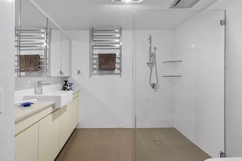 Beautifully presented two bedroom unit nestled in the centre of the village with large rear courtyard.