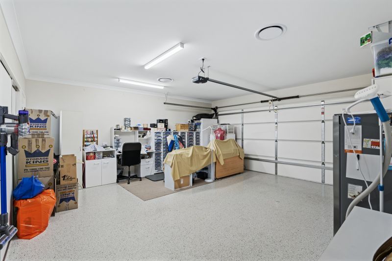 Hidden Oasis with Stunning Sunroom!