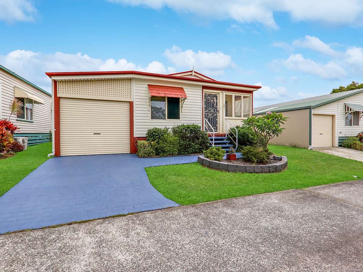 2 Bedroom Villa - Garage - Outdoor Alfresco Area - Move In Ready!