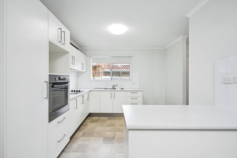 Beautiful two-bedroom, 1 bathroom villa with detached garage