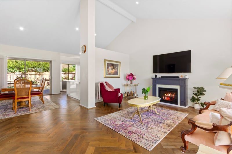 Stand-alone villa, premium upgrades, cathedral ceilings - ready now