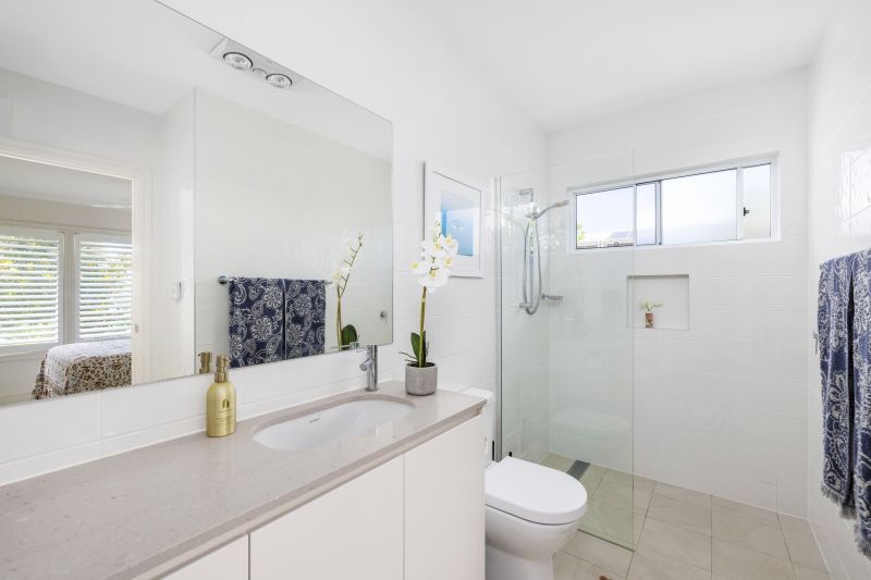 Bright Tropical Oasis - Luxury Two Bedroom + Study