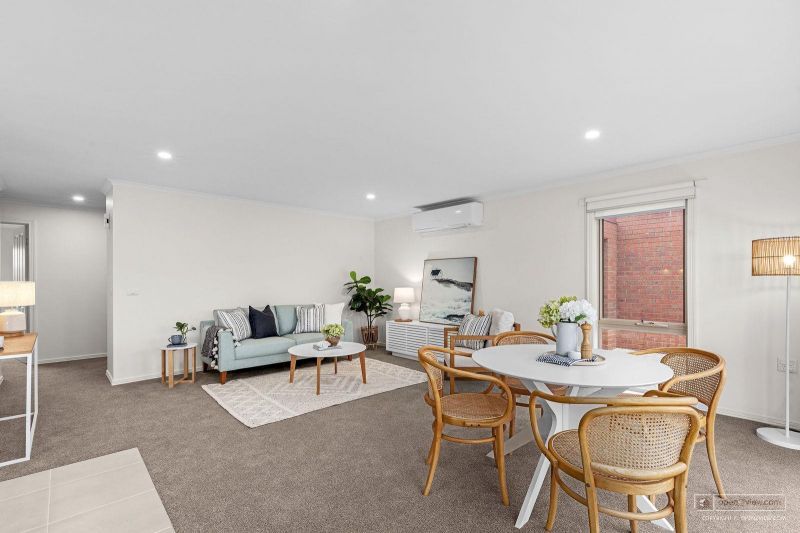 ** UNDER OFFER **   Fully renovated and ready to move in!