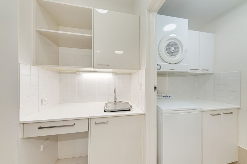 UNIQUE HIGH CEILINGS and fully renovated