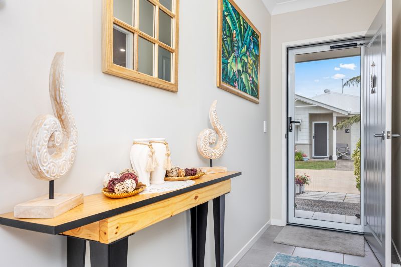 Stunning Tropical Hideaway!