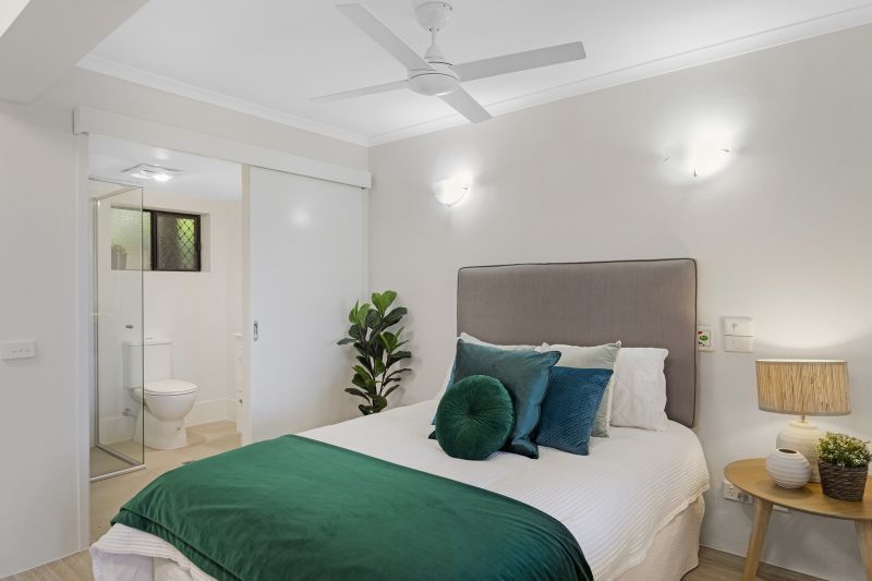 Ground-floor studio apartment with ocean views