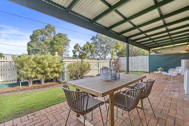 Open-plan two-bedroom villa close to amenities