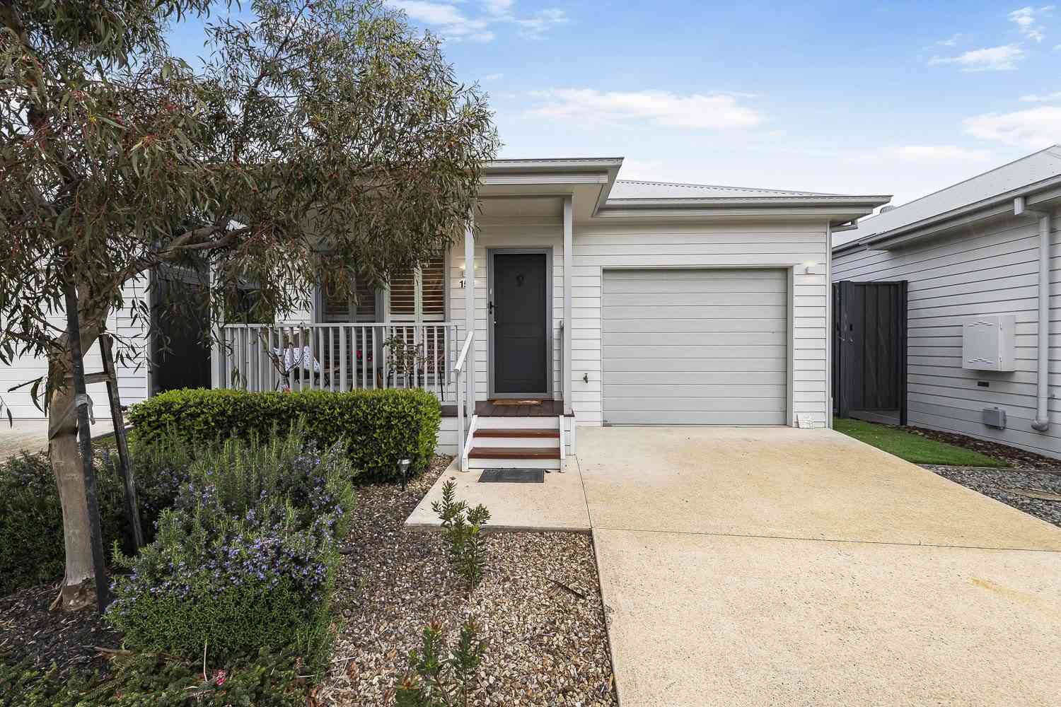 Lifestyle Communities Wollert - Beautifully appointed one-bedroom home with study