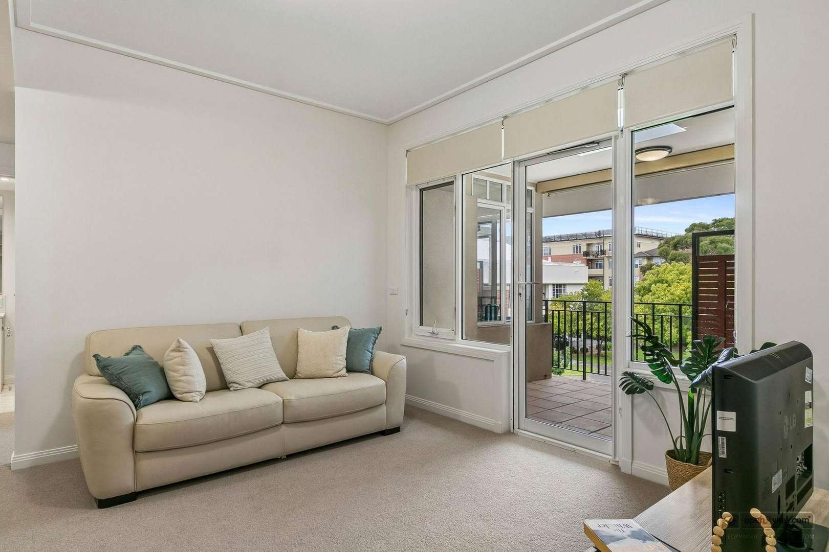 Bright, Stylish and Garden Views