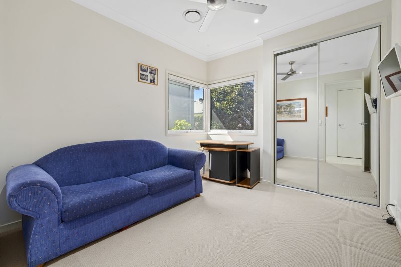 Style & Privacy - Spacious Three-bedroom Haven