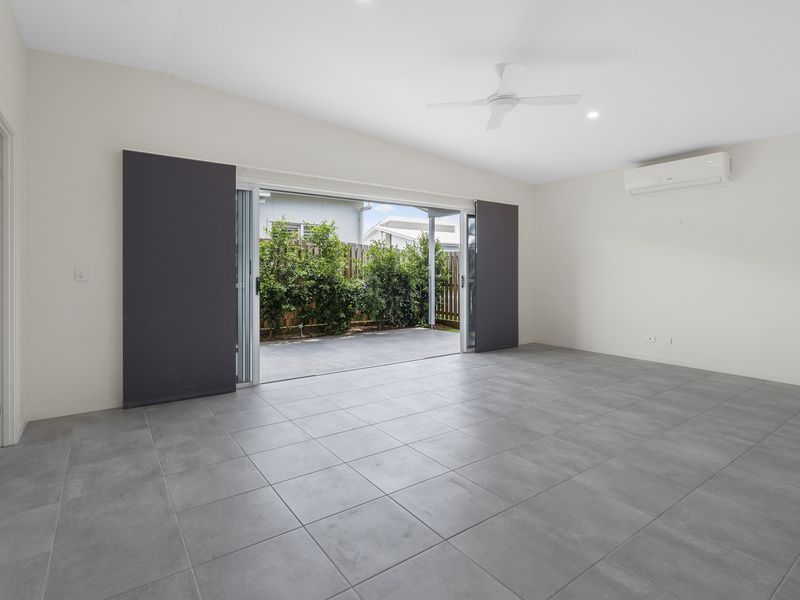 Fantastic location centred between both clubhouses! 