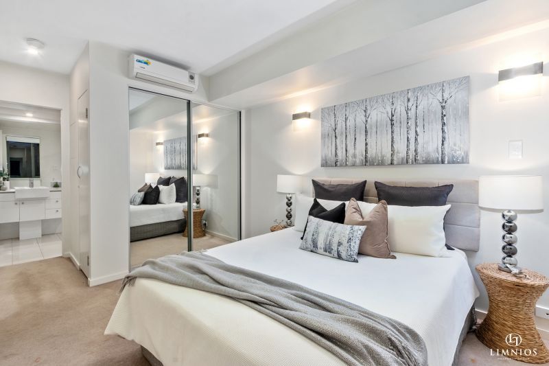 Resort Lifestyle On The City Fringe!