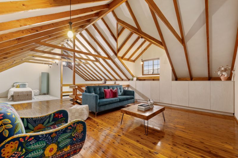 Captivating Cabin-Style  Cottage