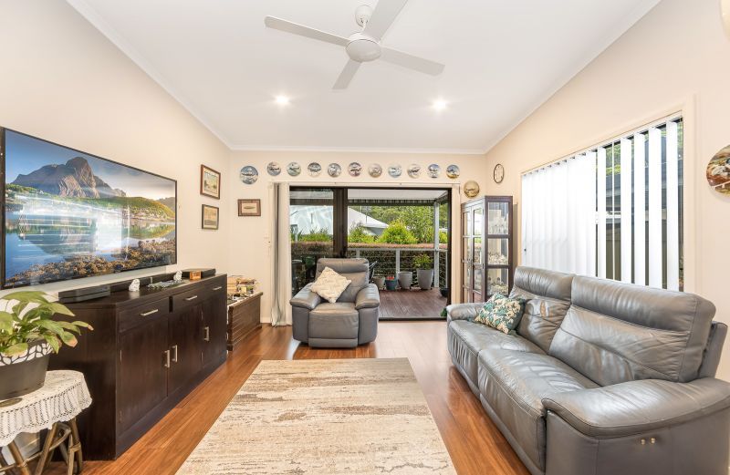 Stunning Coastal Retreat – Entertainer's Paradise!