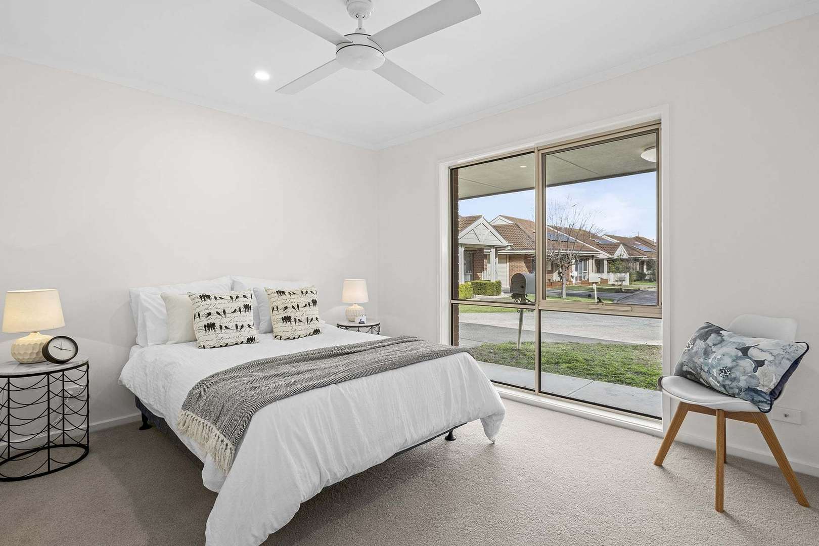 Beautifully presented Unit with Space to Unwind