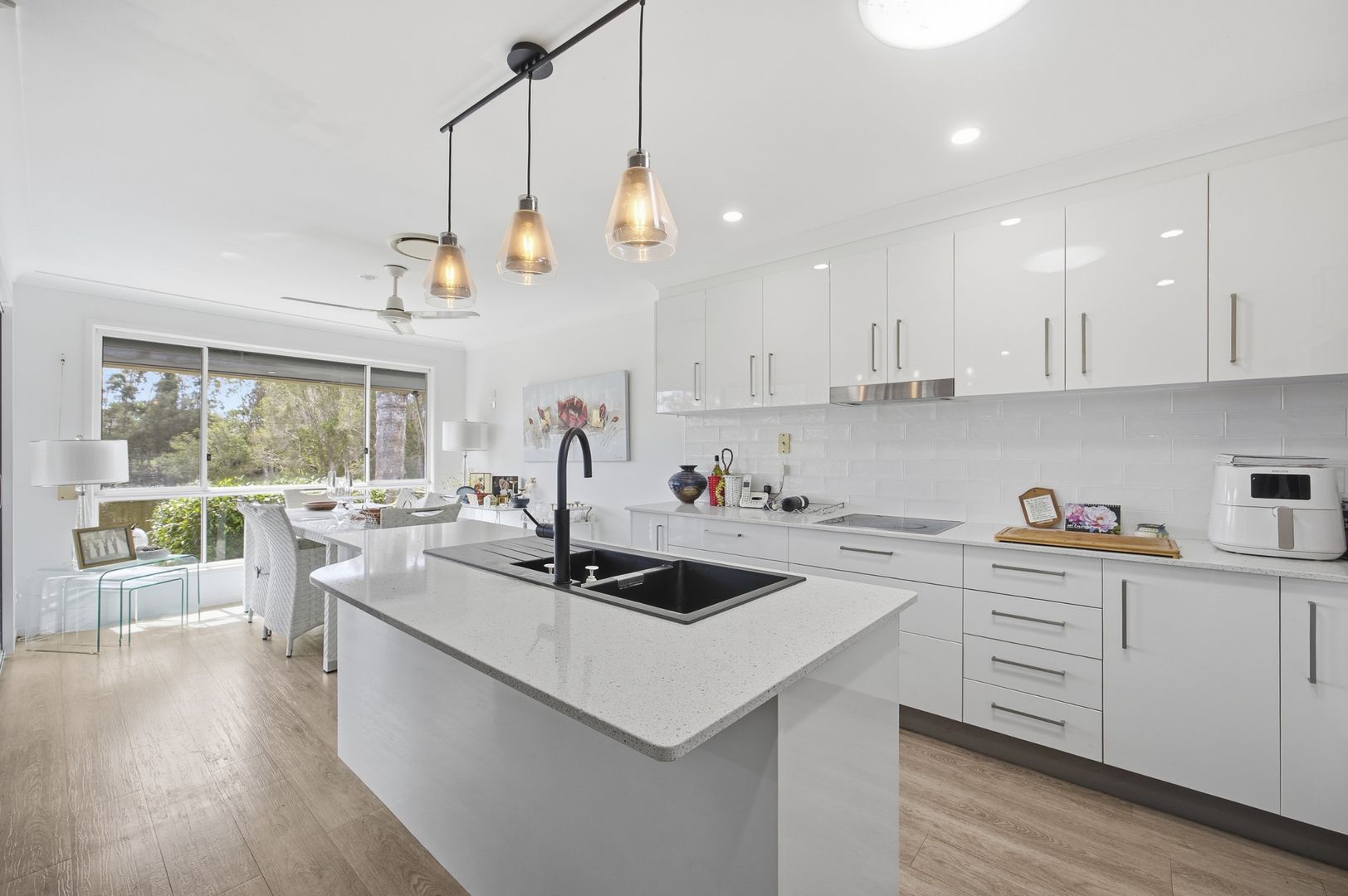 Sophisticated Lakefront Luxury