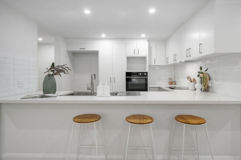 Fully refurbished ground floor stunning apartment. Ready to move into!