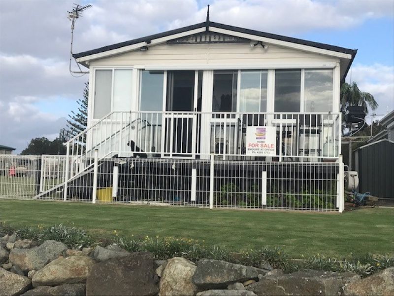 Waterfront home in Jettys by the Lake - Site 107