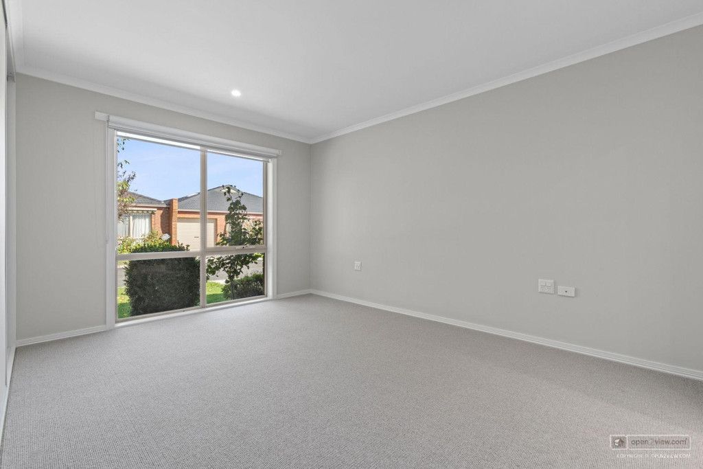 Newly Renovated in quiet court location