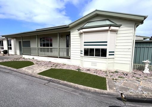 Beautiful Home - Fantastic Location
