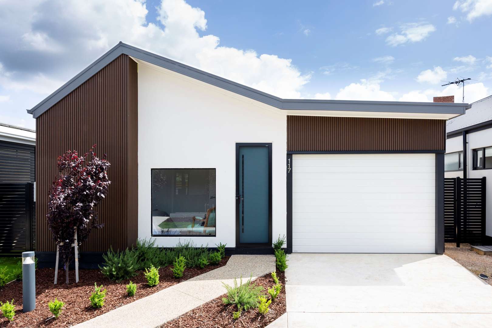 Experience comfort and convenience in the Brentwood at Officer Lifestyle Estate!