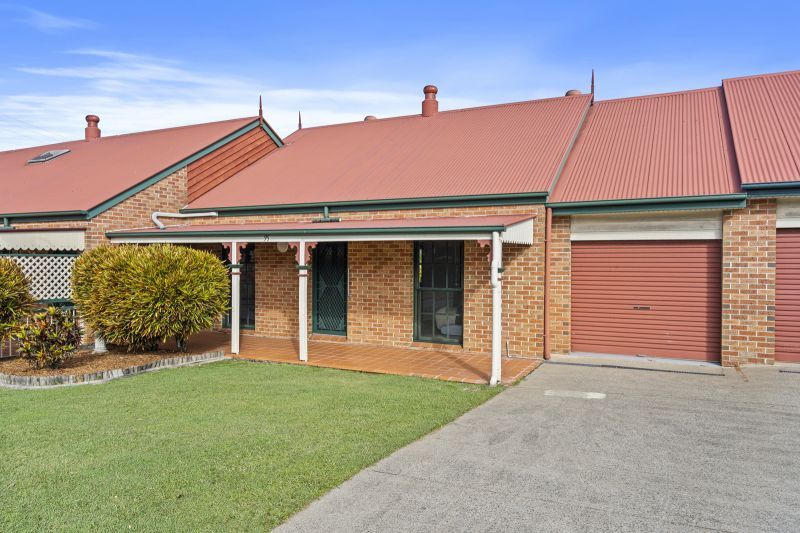 Open-plan two-bedroom villa close to amenities