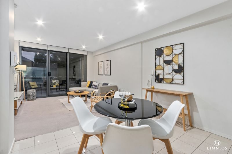 Resort Lifestyle On The City Fringe!