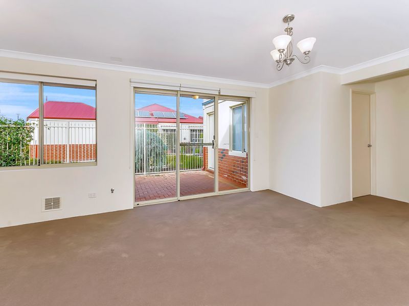 ARCADIA WATERS MADDINGTON - Located on the Waterway