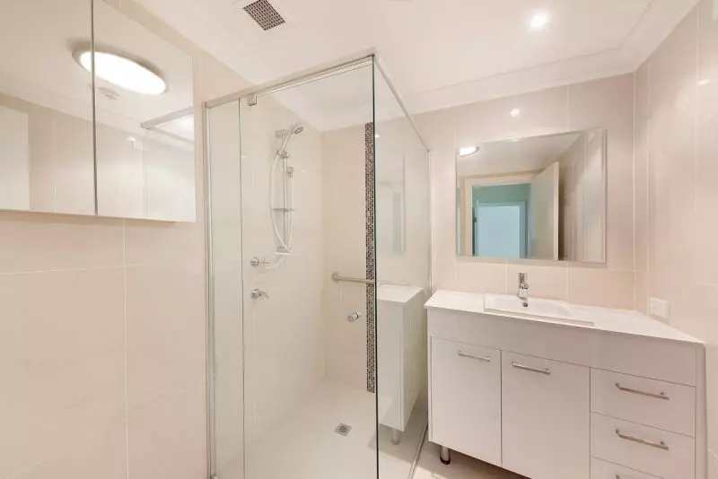 RECENTLY RENOVATED 1 BEDROOM APATMENT IN ARGUABLY NORTH SHORES MOST POPULAR RETIREMENT VILLAGE