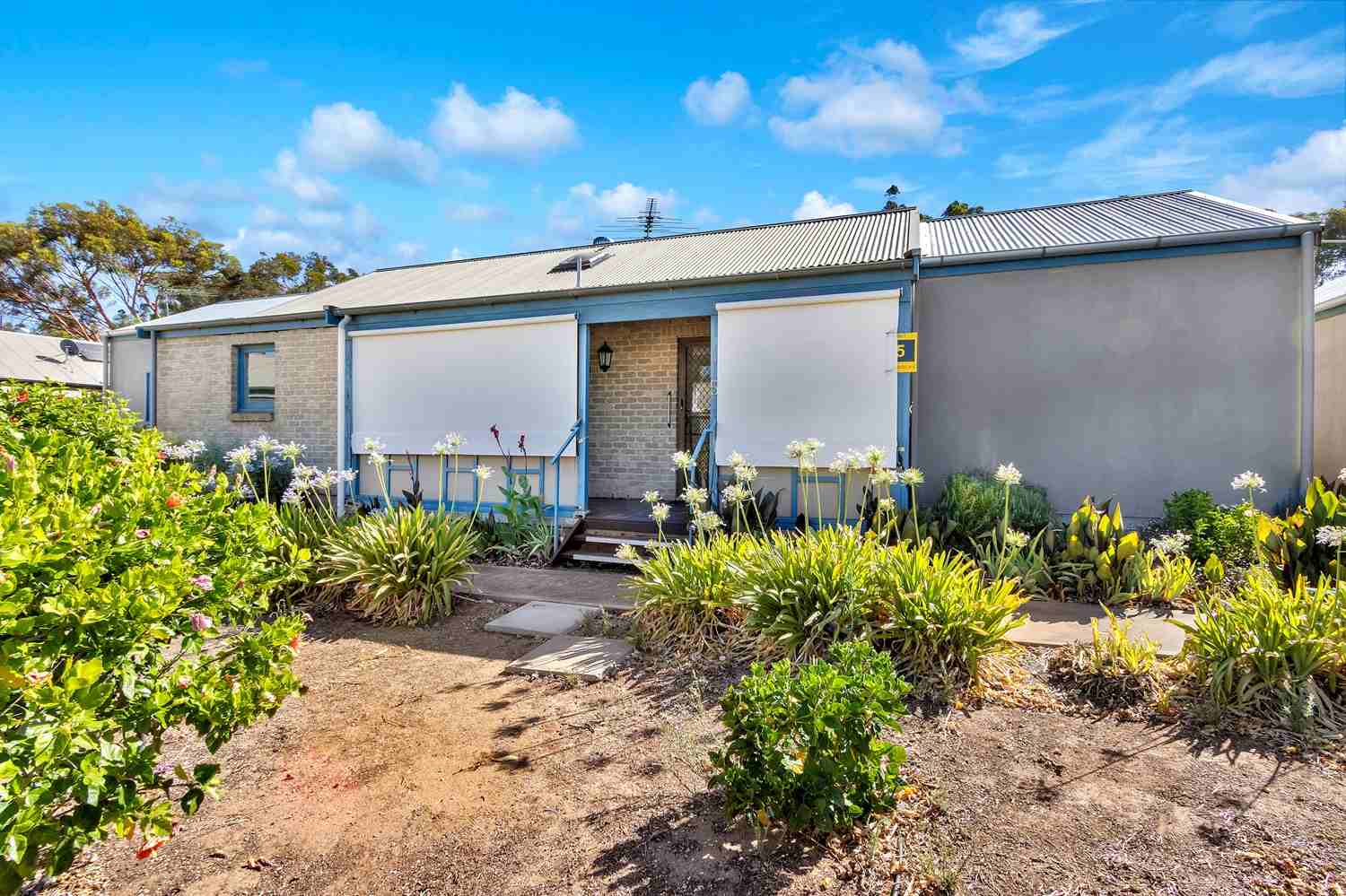 Unique Two Bedroom - Country Feel Village