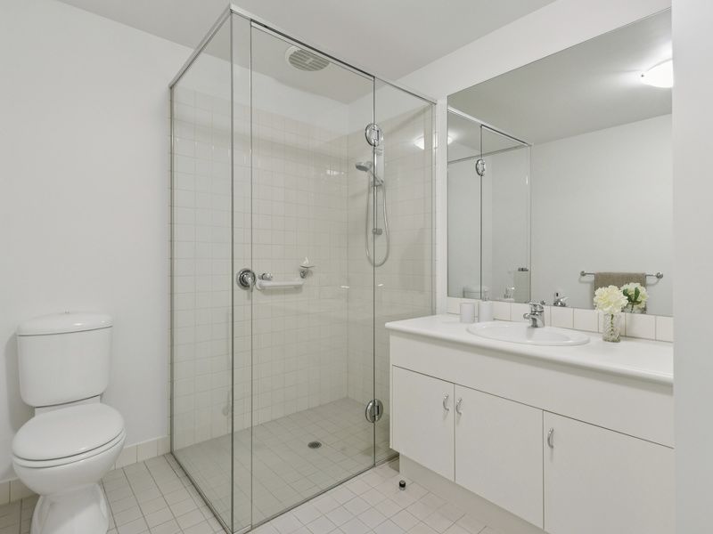 Refreshed Villa, Private garden and Open-plan Living