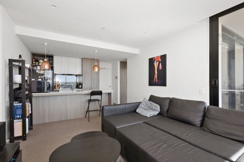 Great Location, Modern & Professional Lifestyle!